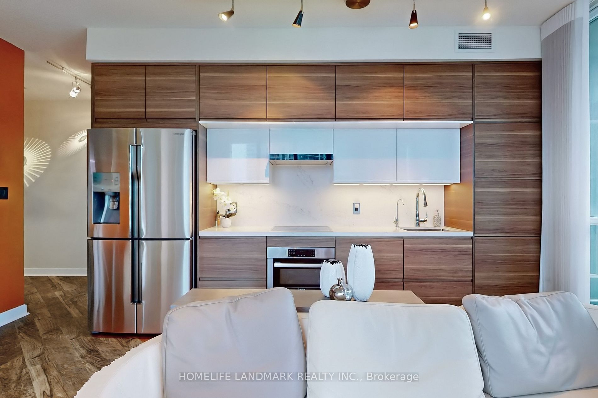 33 Bay St 4304 · Photo 4