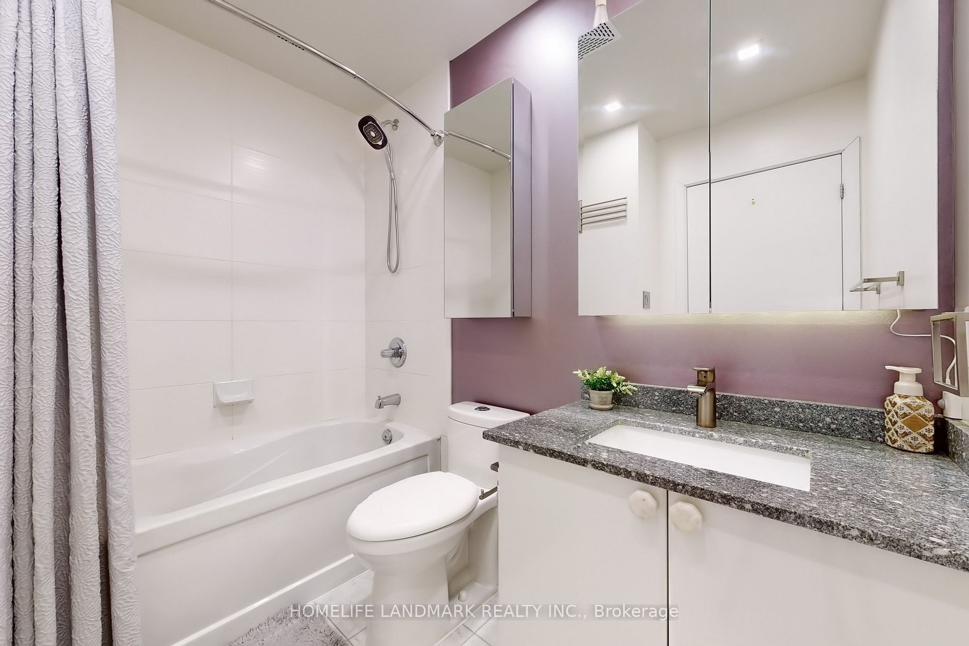33 Bay St 4304 · Photo 9