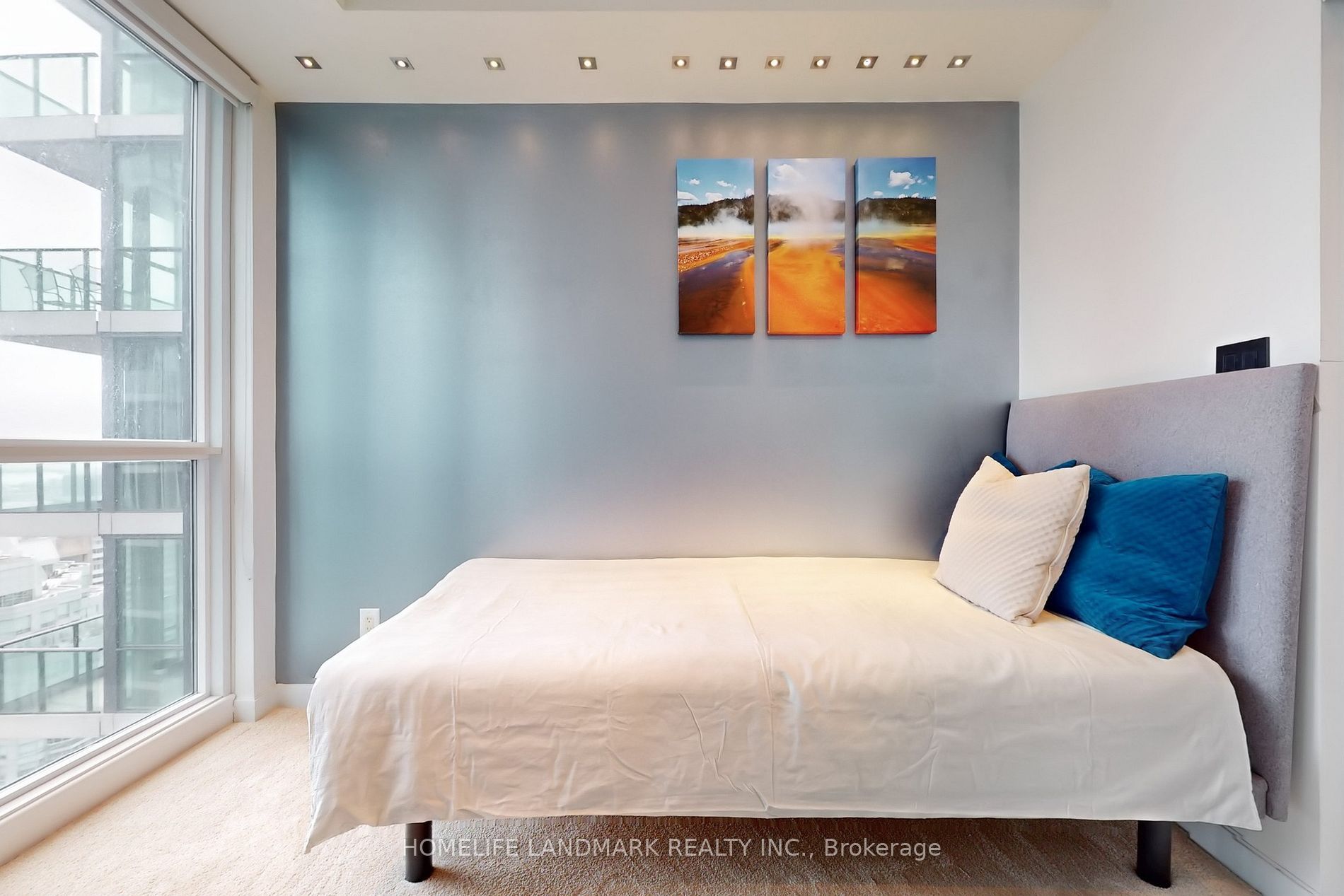 33 Bay St 4304 · Photo 10