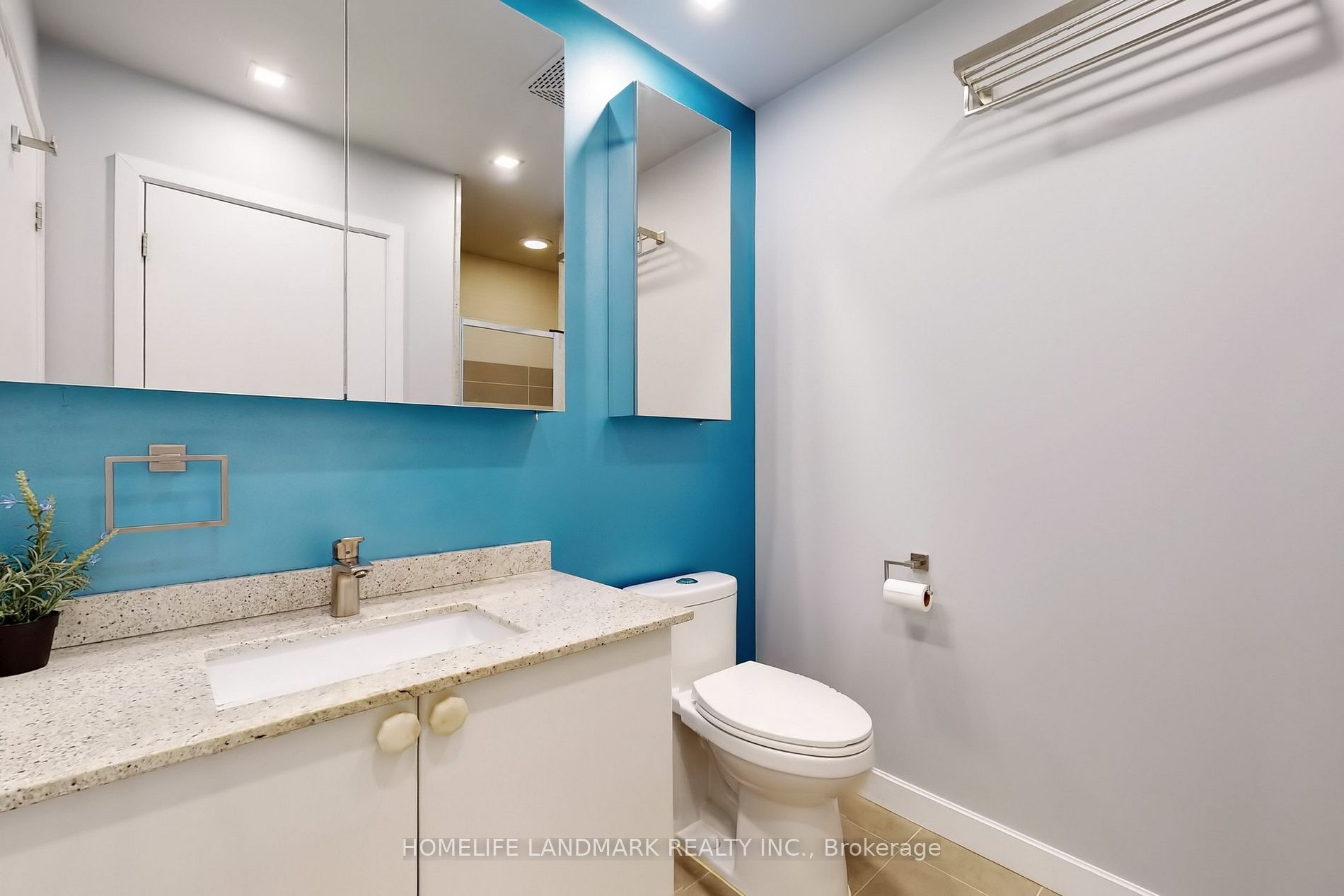 33 Bay St 4304 · Photo 11