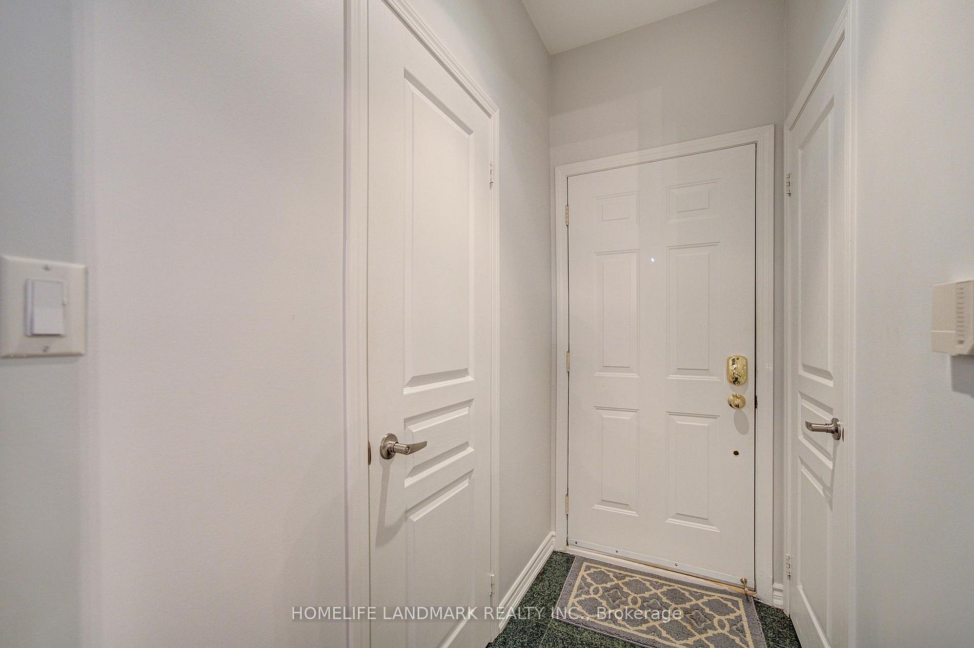 31 Avondale Ave 405 · Photo 2