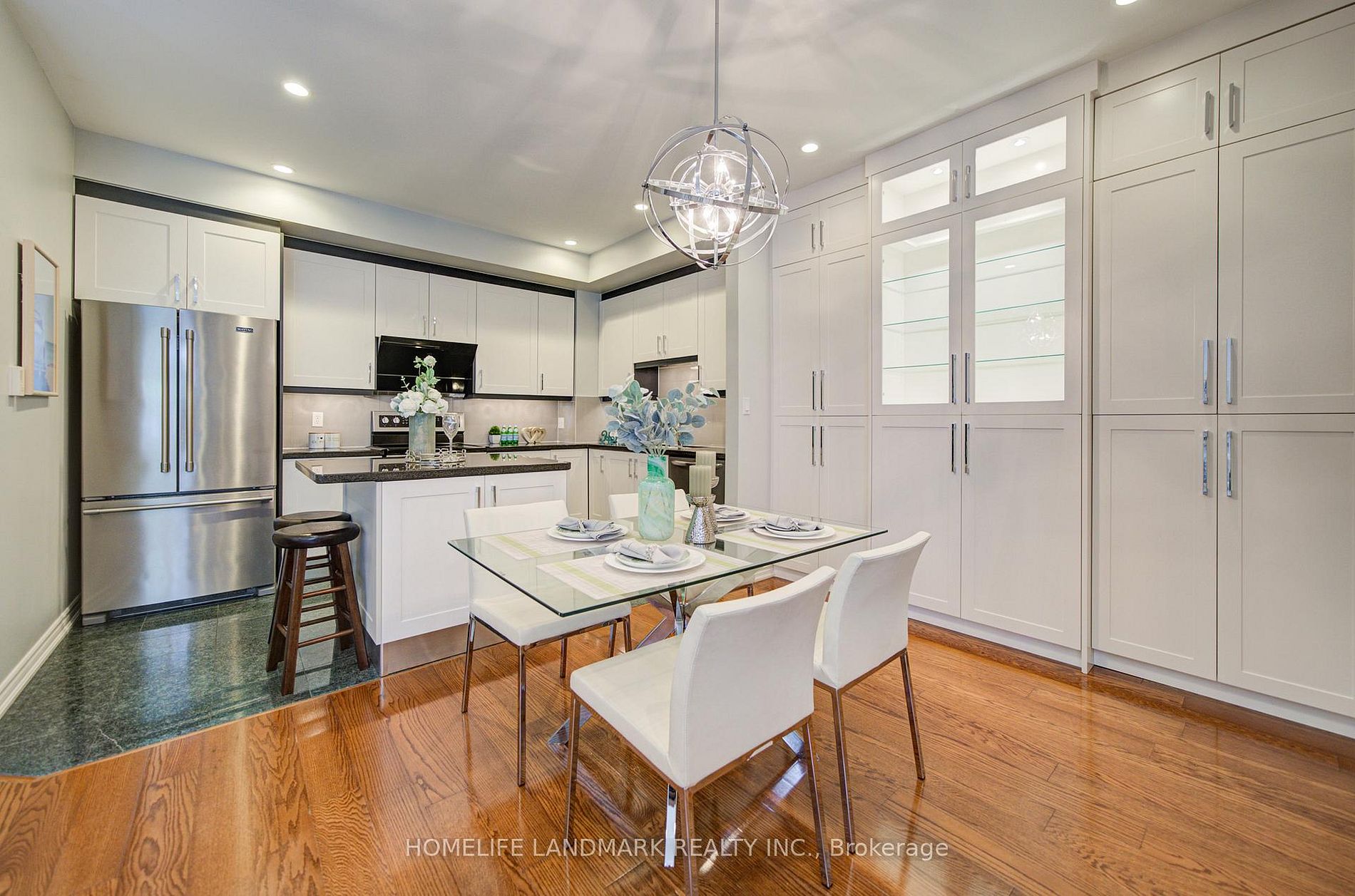31 Avondale Ave 405 · Photo 3