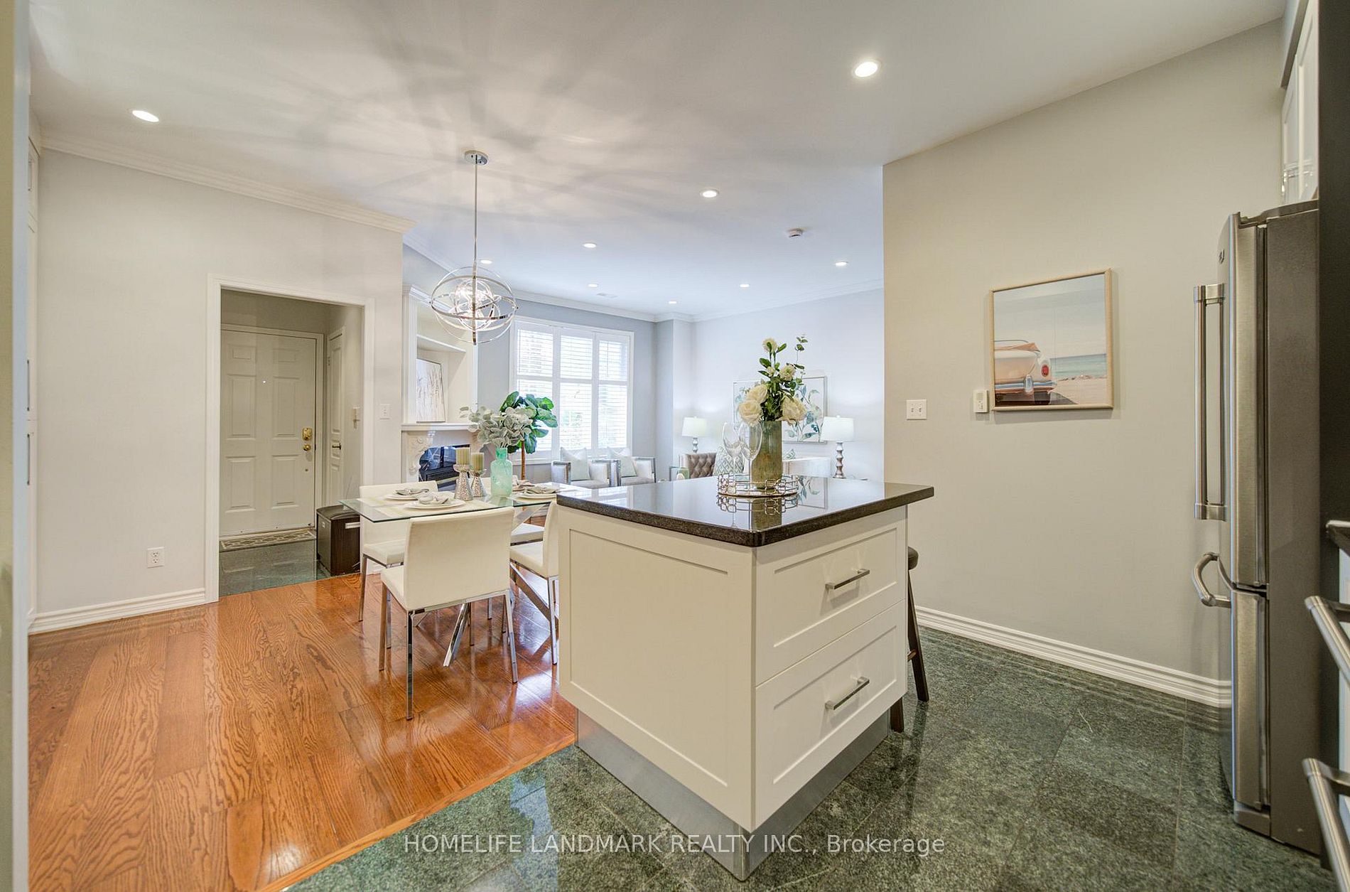 31 Avondale Ave 405 · Photo 6