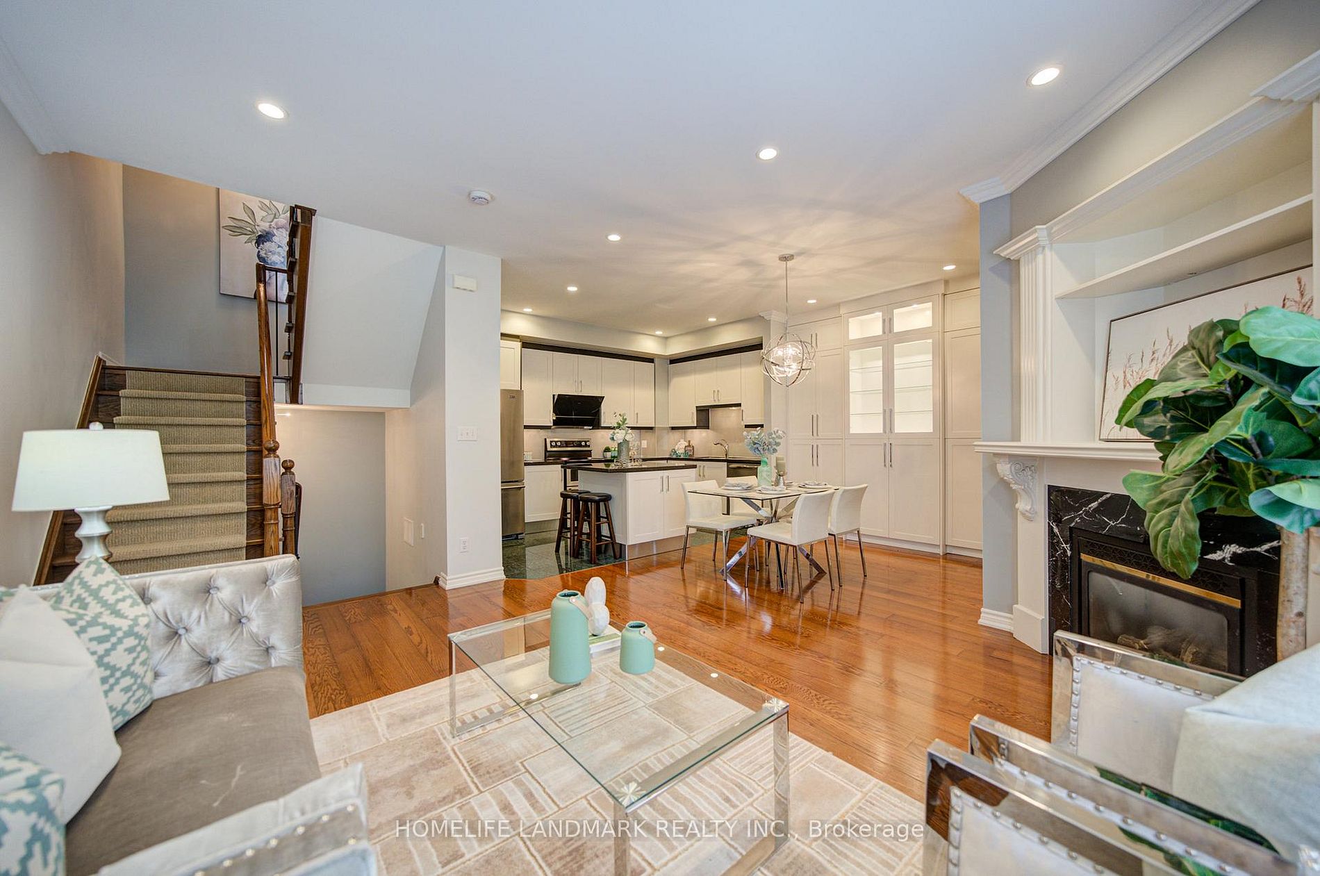 31 Avondale Ave 405 · Photo 8
