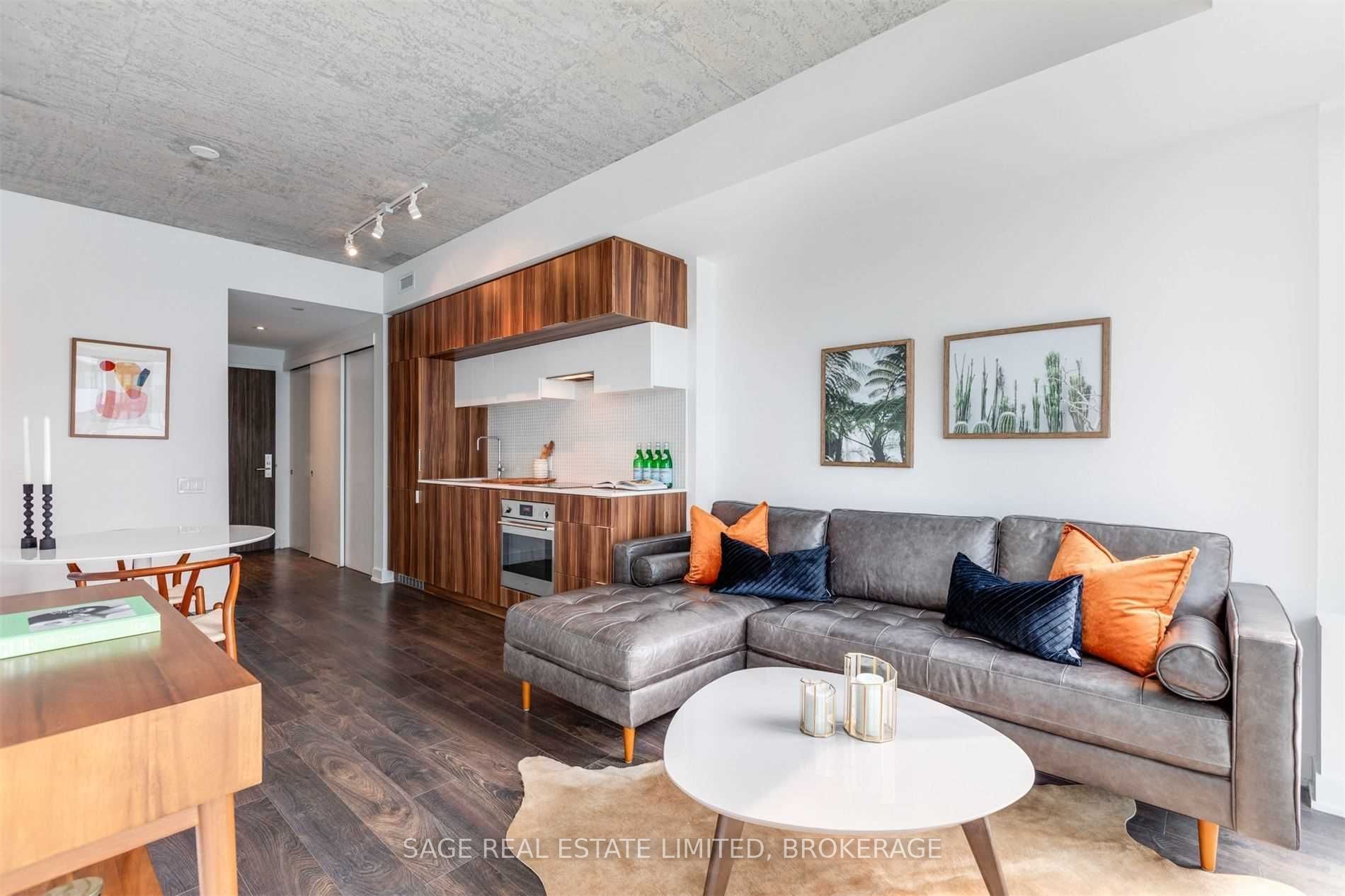 185 Roehampton Ave 2911 · Photo 5