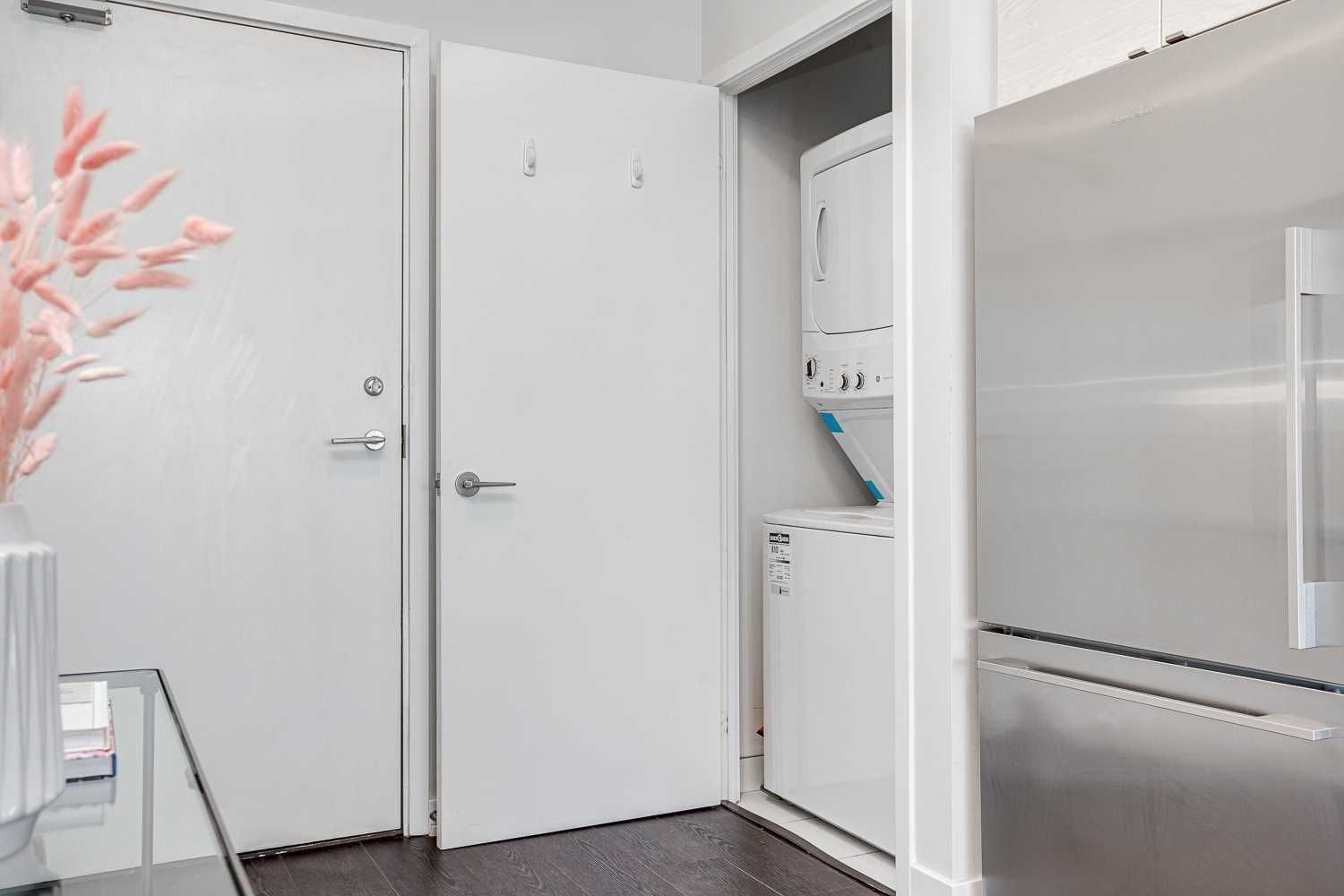 121 Mcmahon Dr 3207 · Photo 2