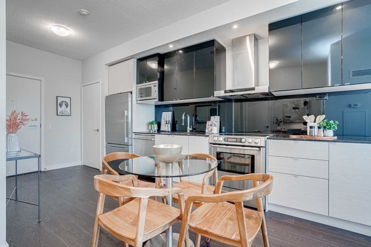 121 Mcmahon Dr 3207 · Photo 3