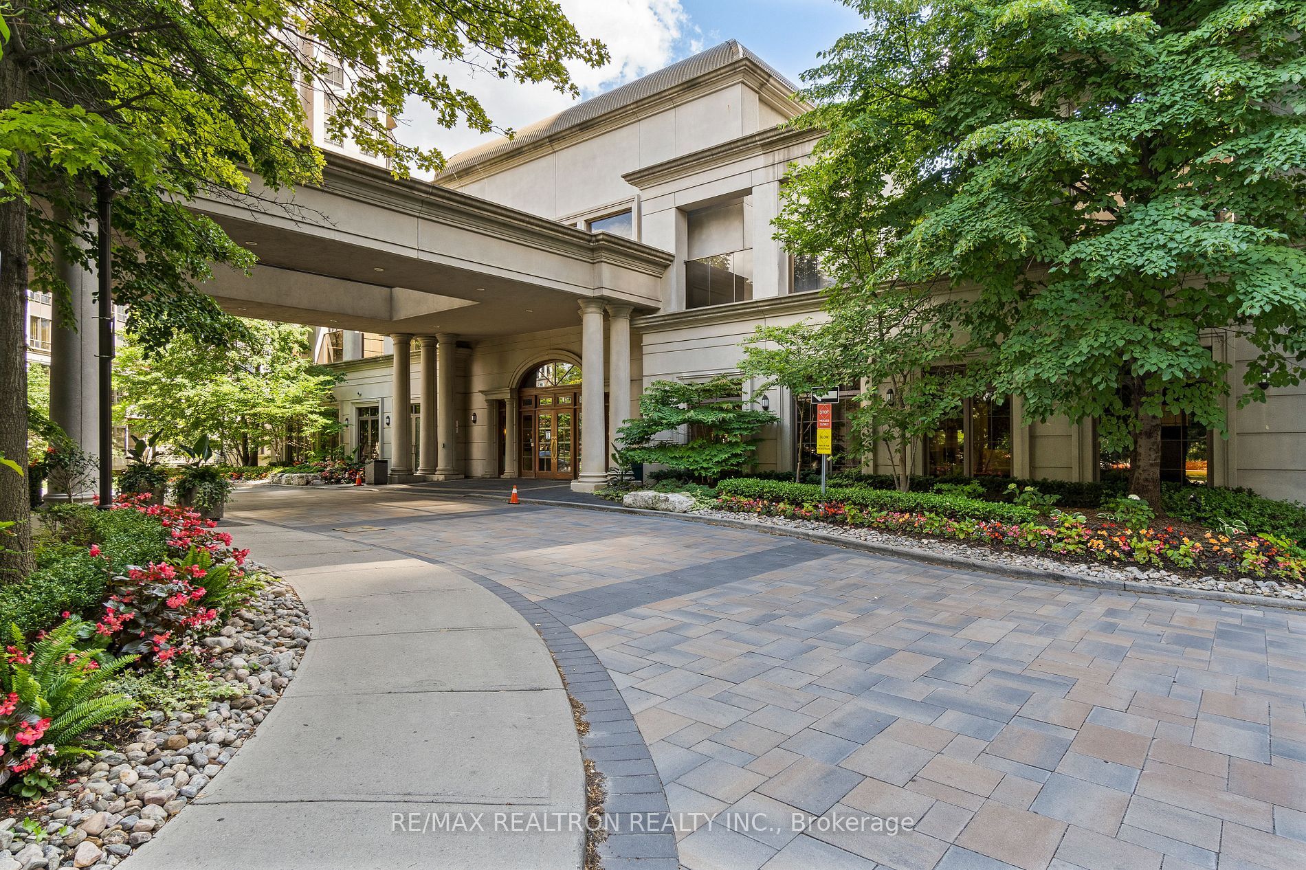 80 Harrison Garden Blvd 2226 · Photo 1
