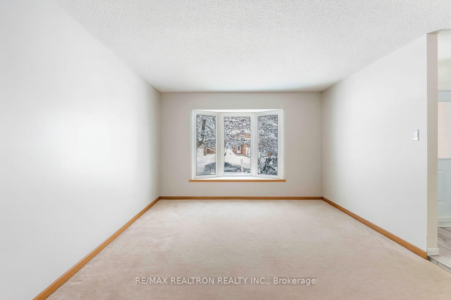 82 Kingston Rd · Photo 3