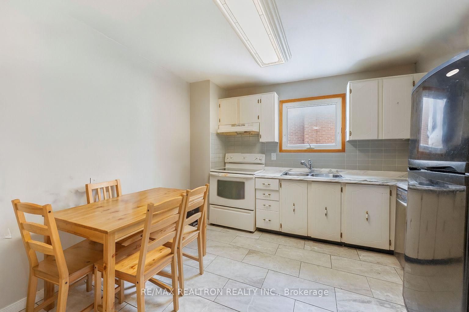 82 Kingston Rd · Photo 5