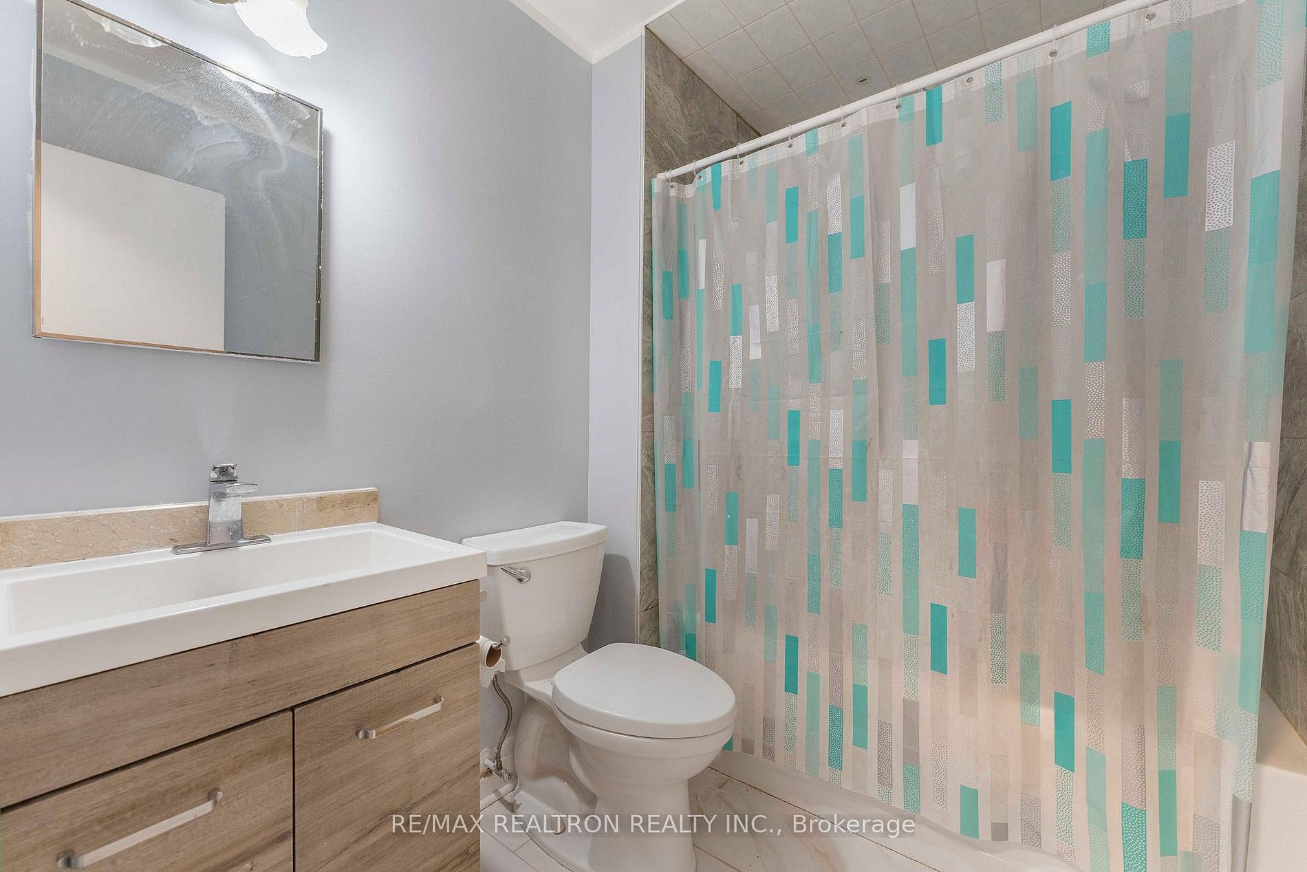 82 Kingston Rd · Photo 11