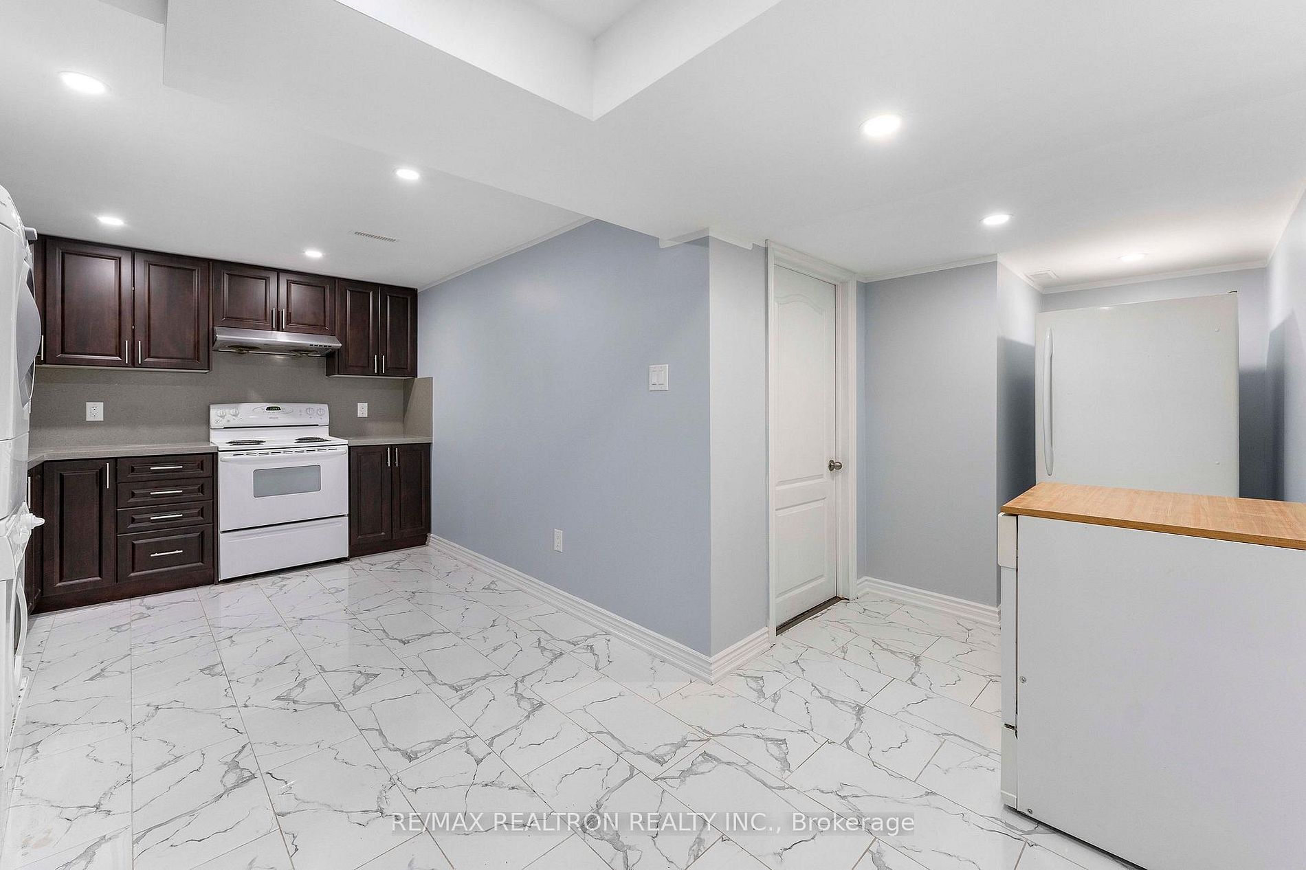 82 Kingston Rd · Photo 12