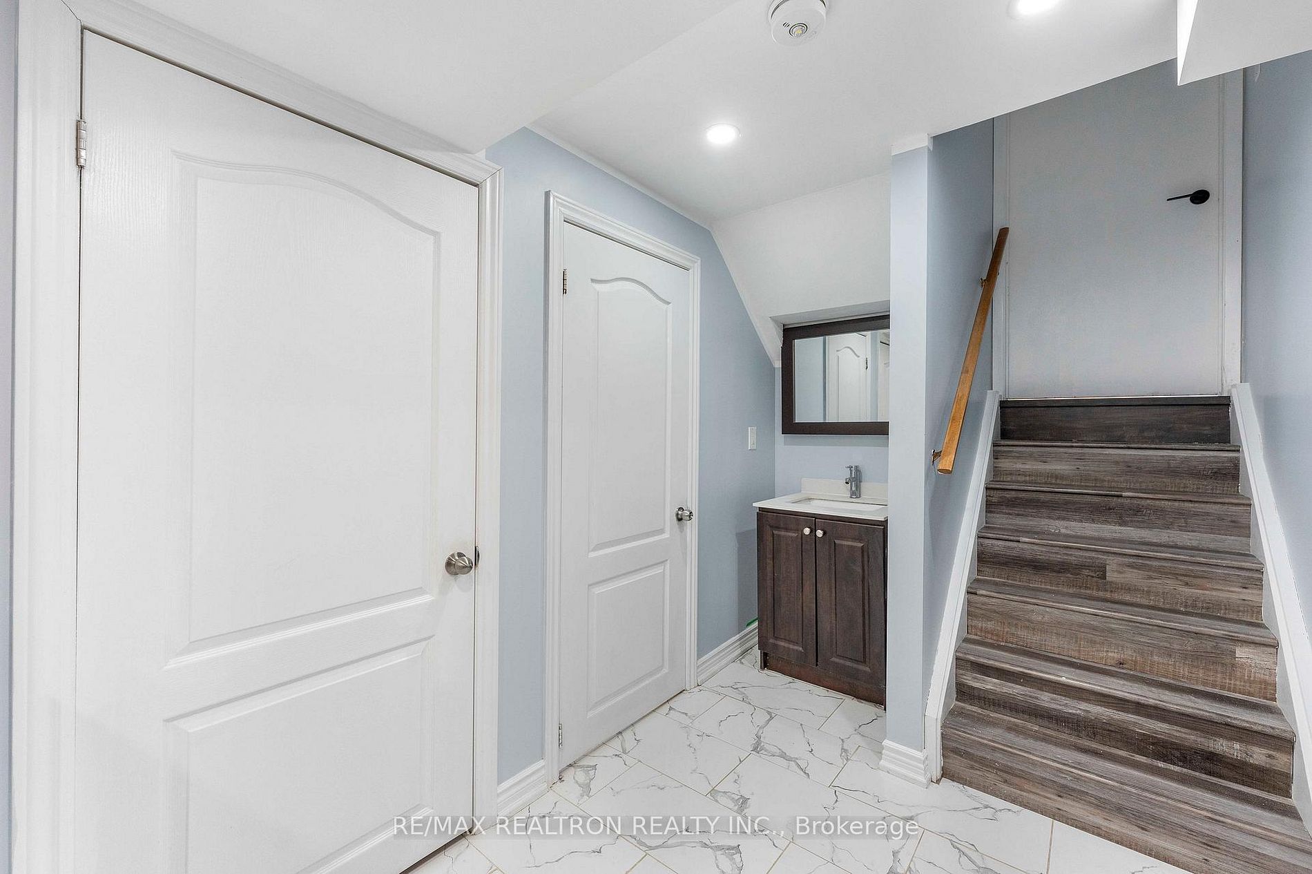 82 Kingston Rd · Photo 13
