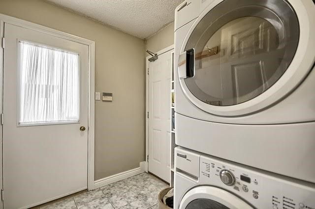 58 Tribbling Cres · Photo 9