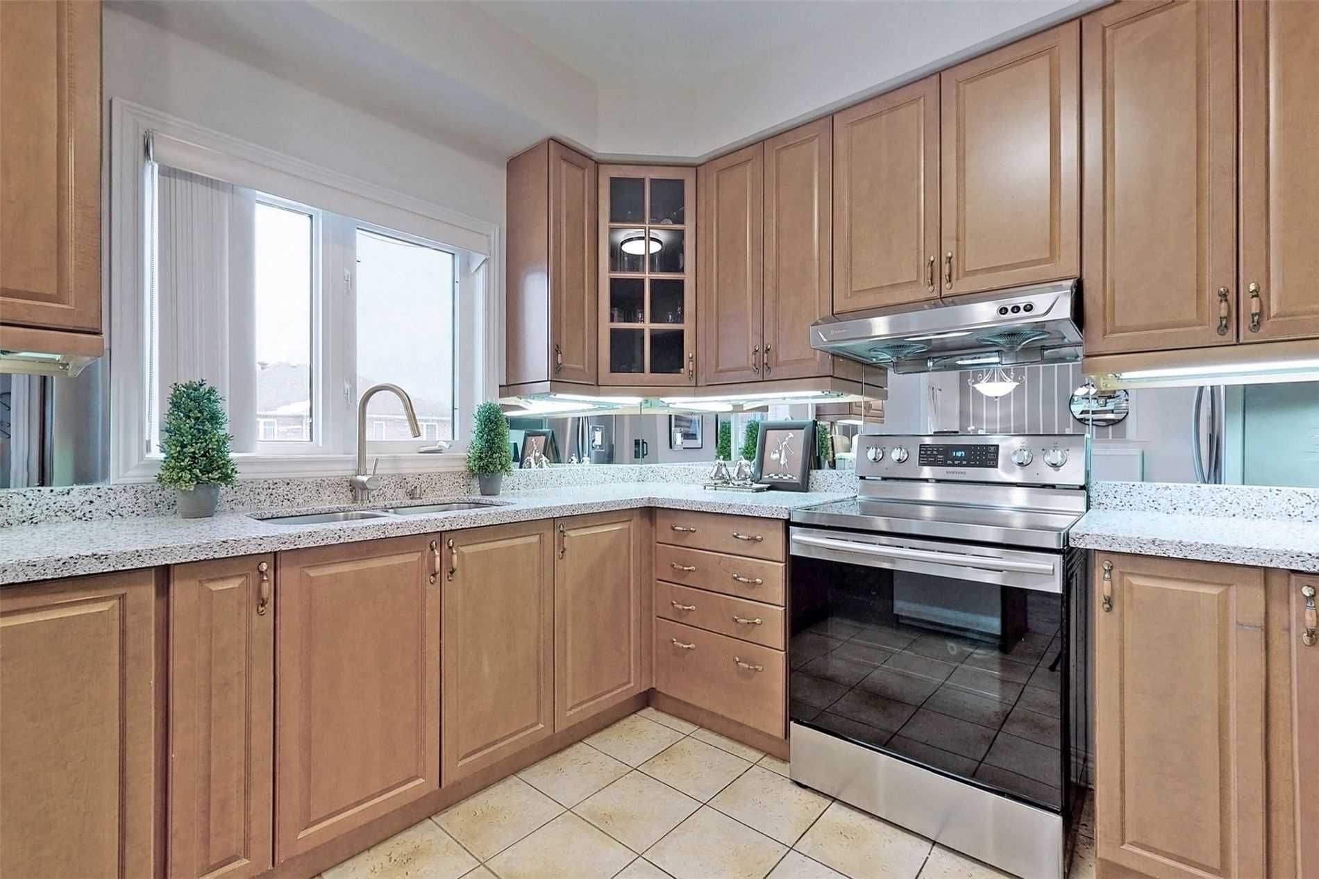 9 Wolf Trail Cres · Photo 5