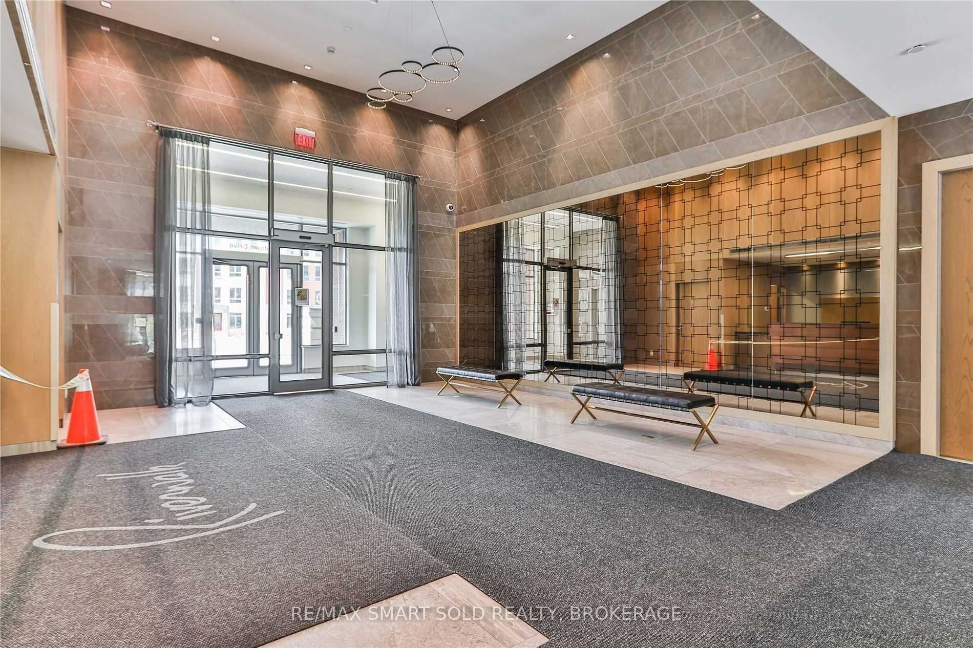 28 Uptown Dr 527 · Photo 4