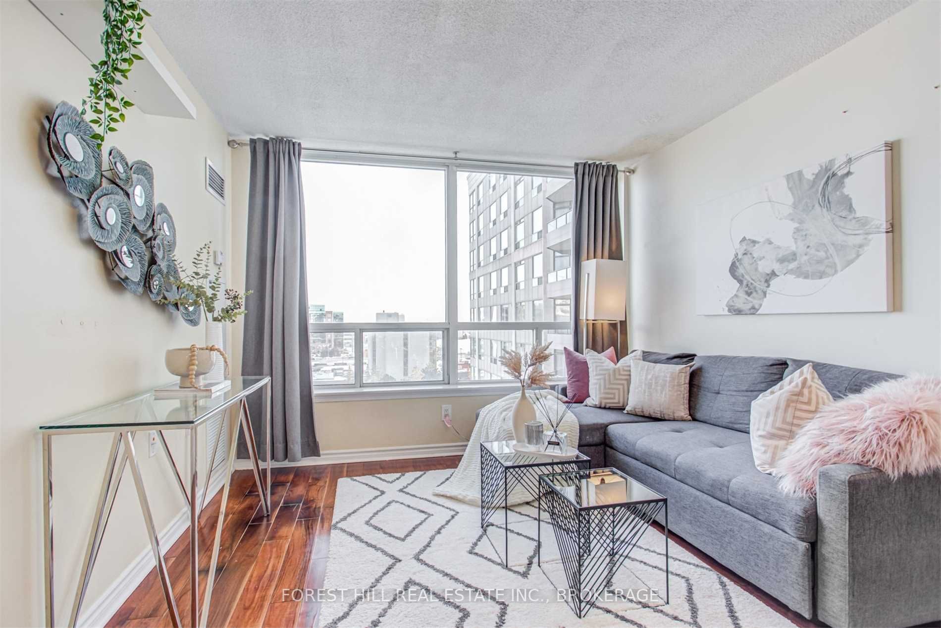 9015 Leslie St 1019 · Photo 5