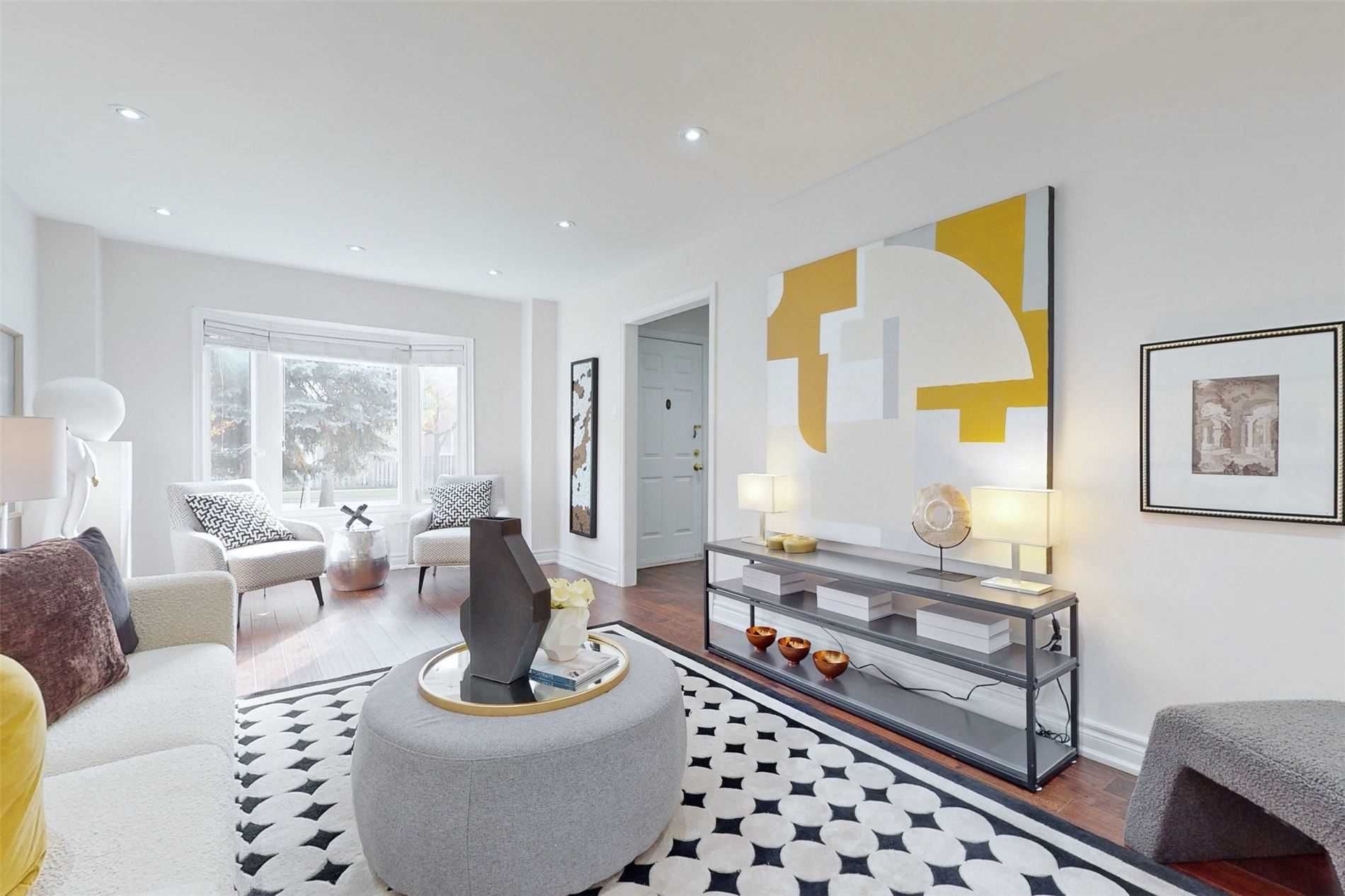24 Featherstone Ave · Photo 2