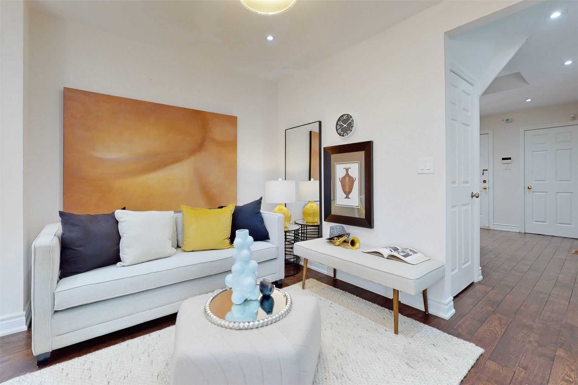 24 Featherstone Ave · Photo 5