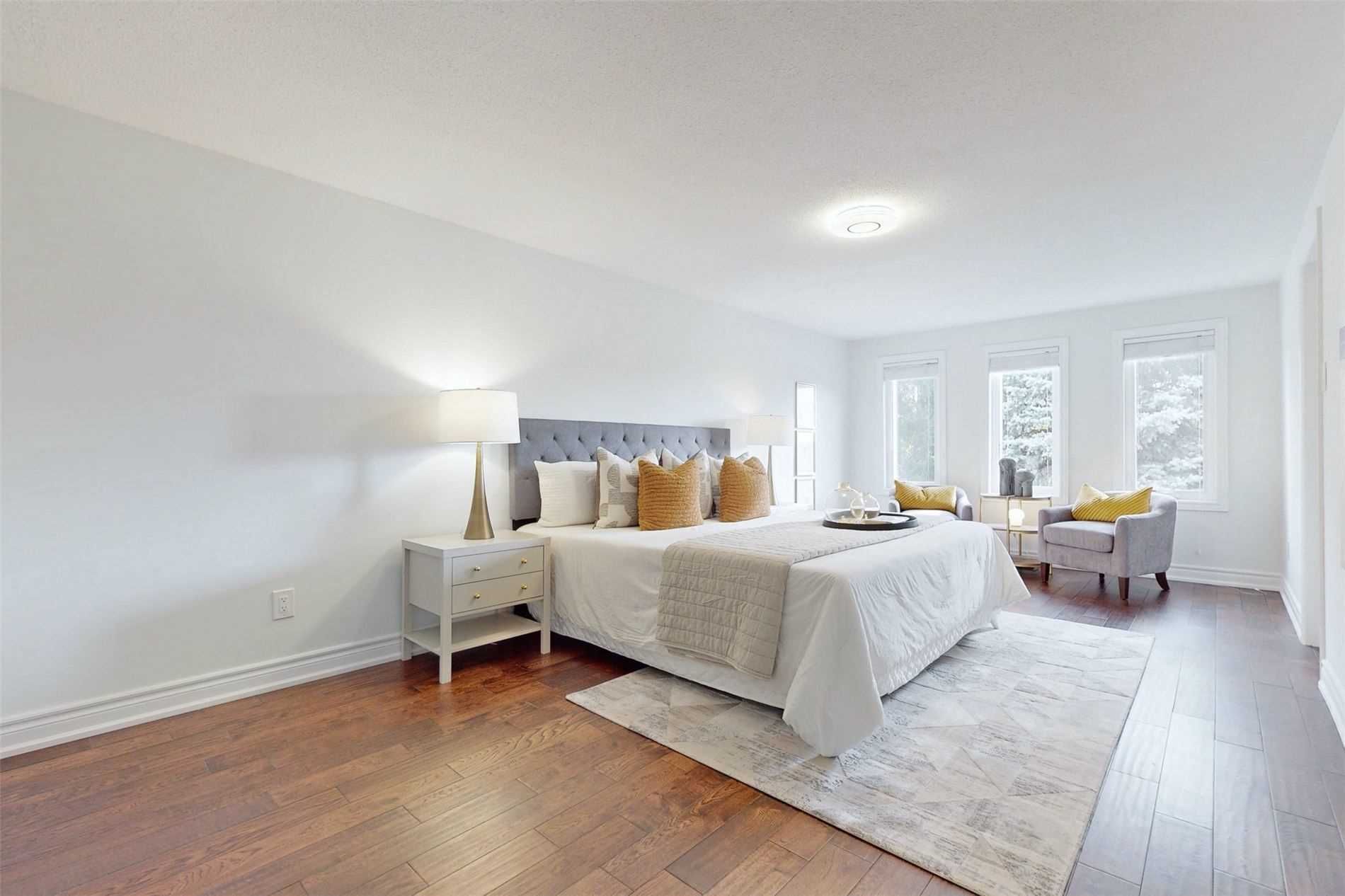 24 Featherstone Ave · Photo 9