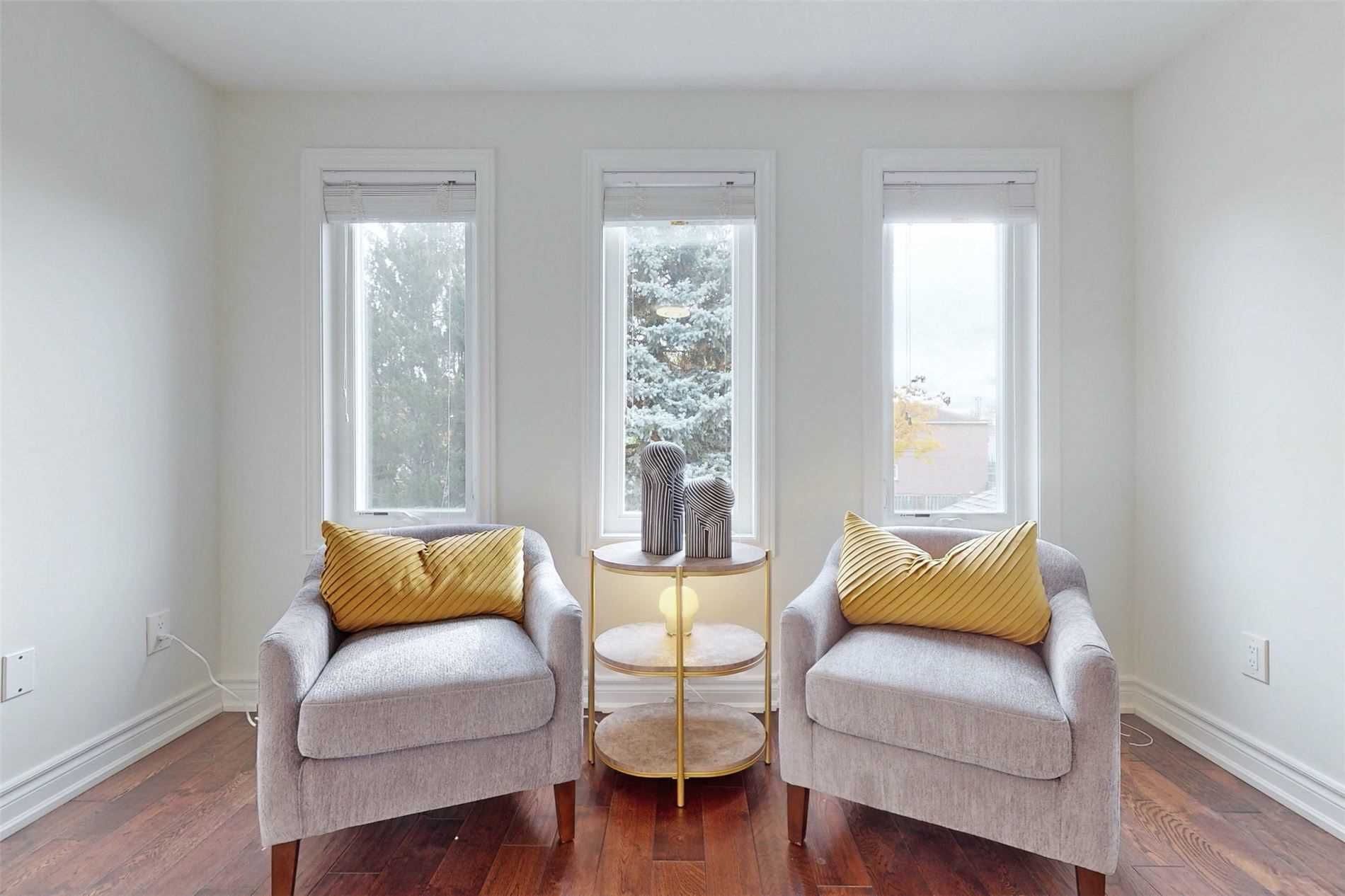 24 Featherstone Ave · Photo 10