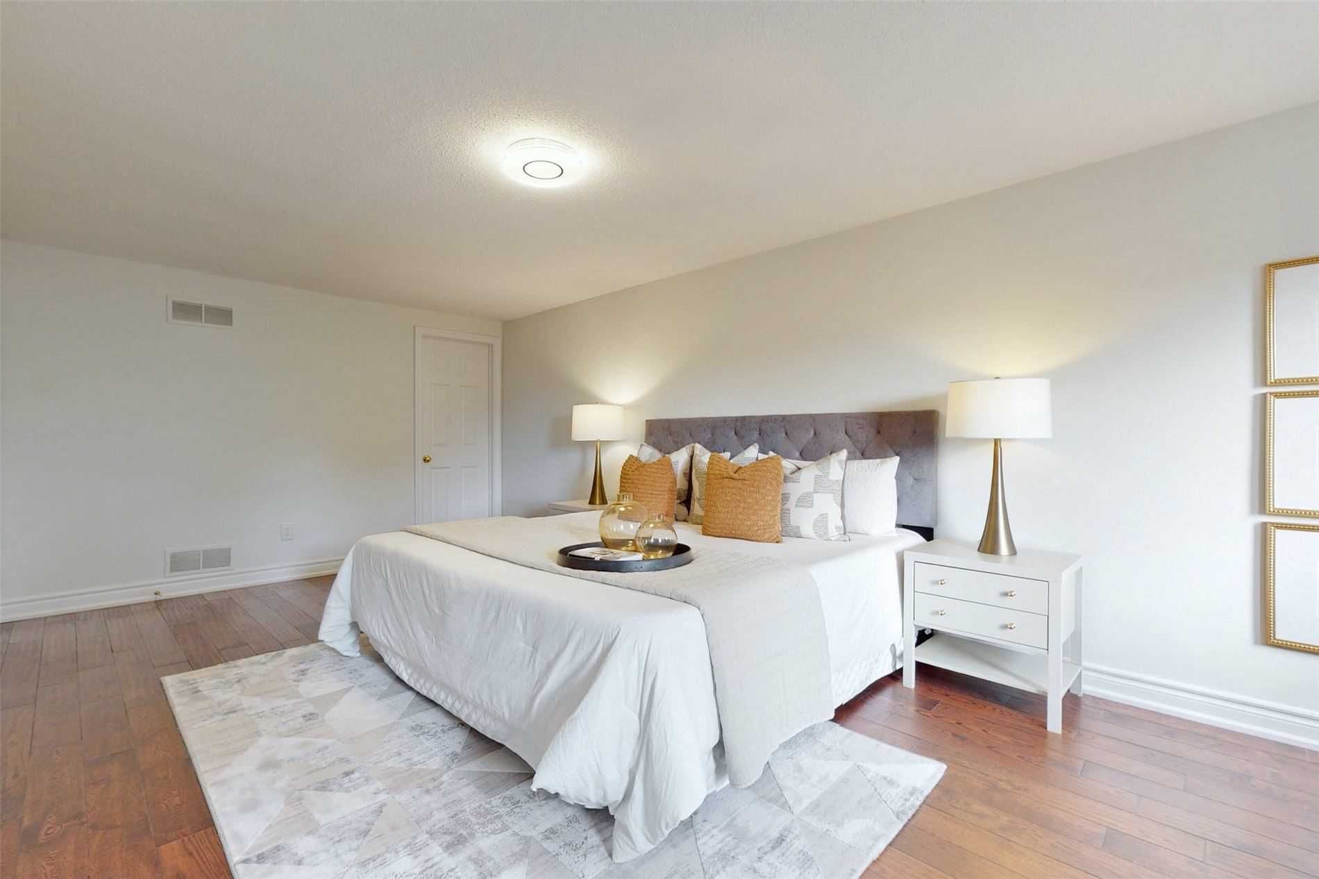 24 Featherstone Ave · Photo 11