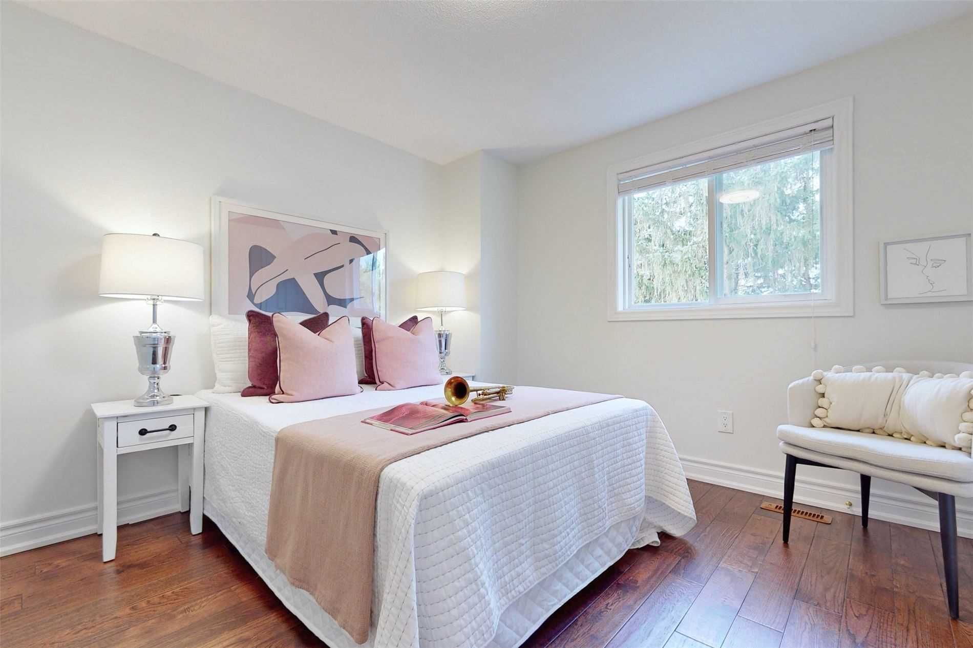 24 Featherstone Ave · Photo 12