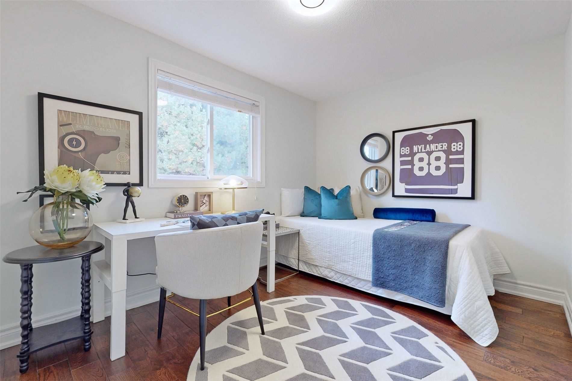 24 Featherstone Ave · Photo 13