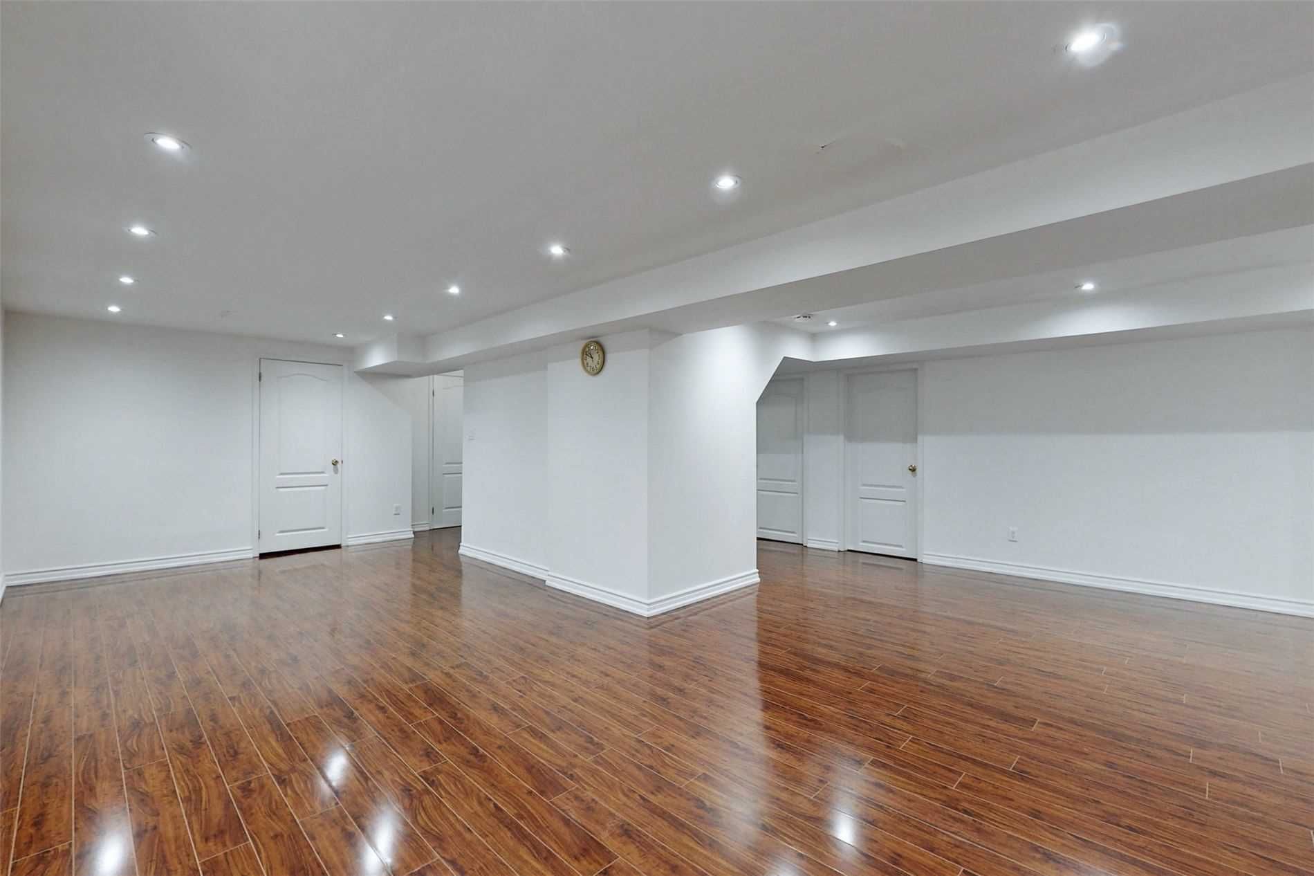 24 Featherstone Ave · Photo 15