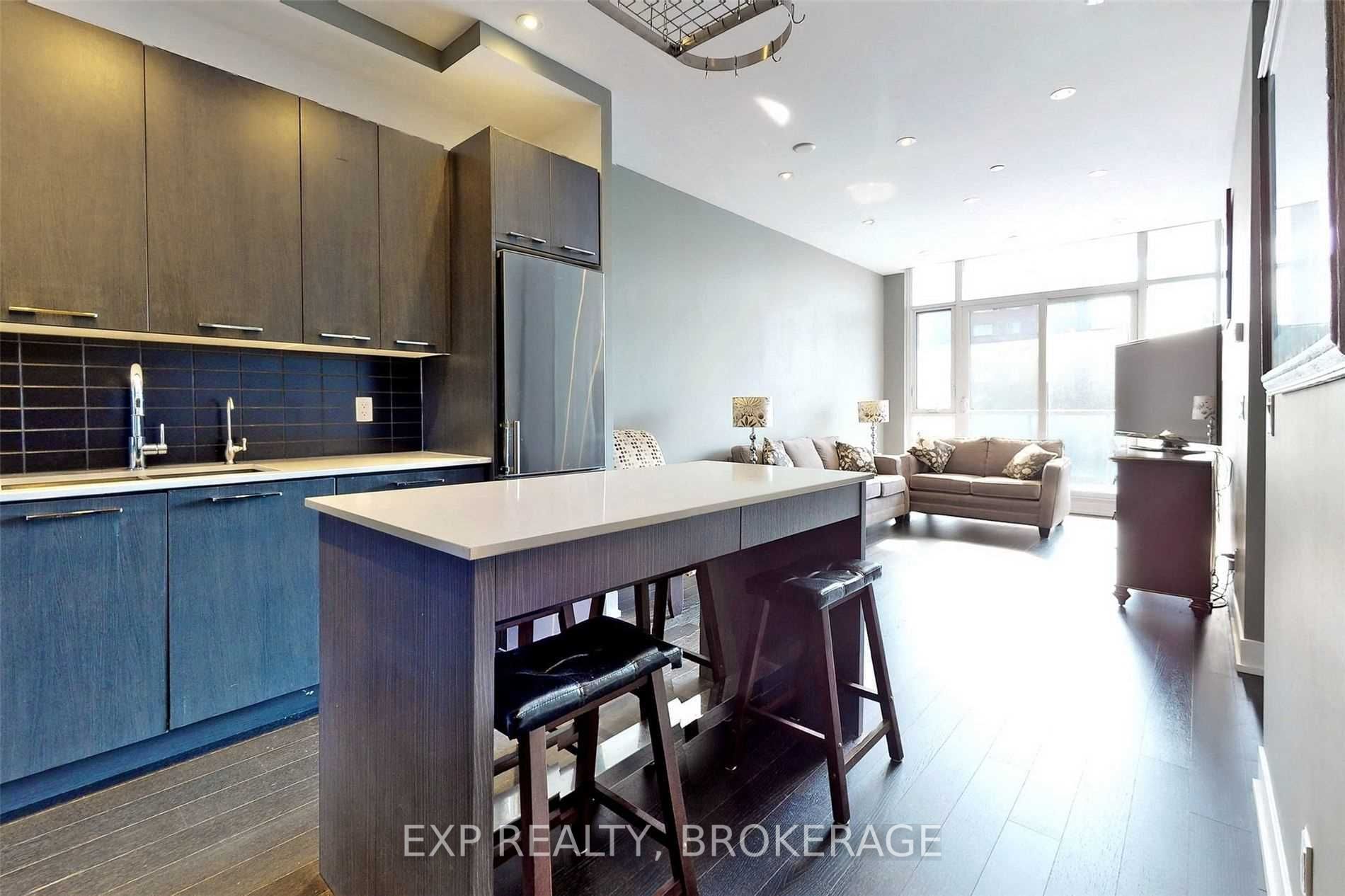 9471 Yonge St 318 · Photo 1