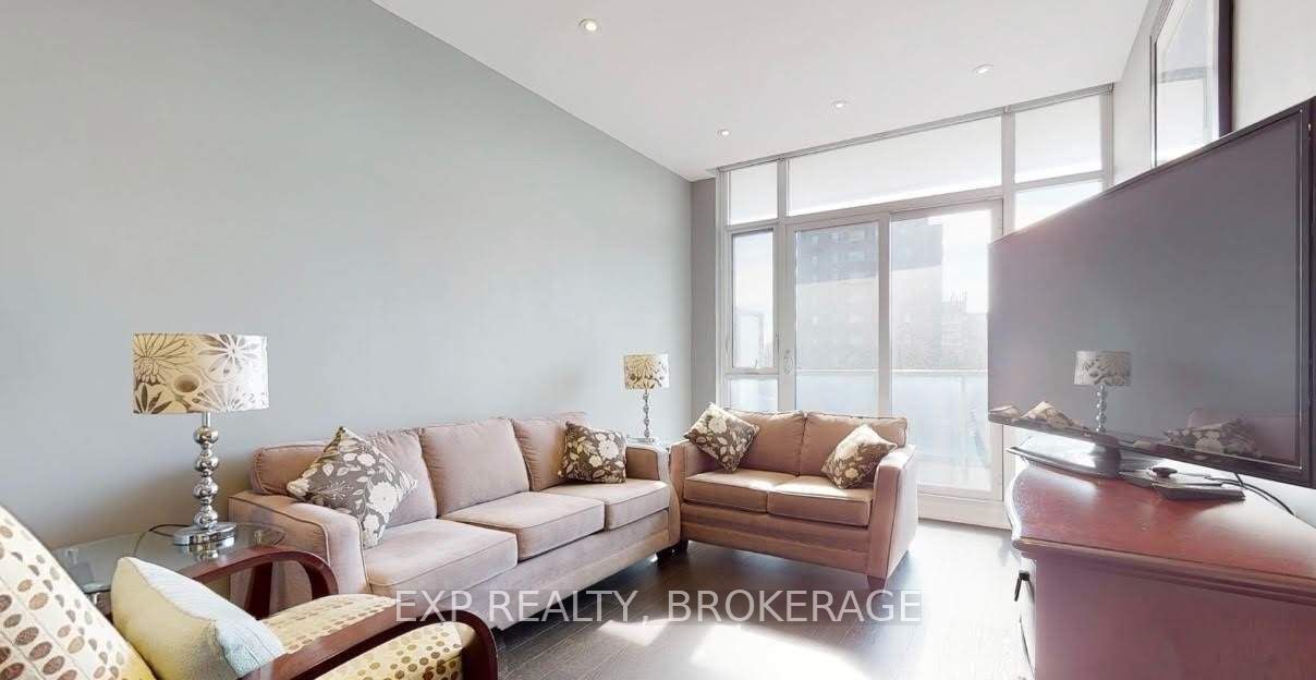 9471 Yonge St 318 · Photo 9