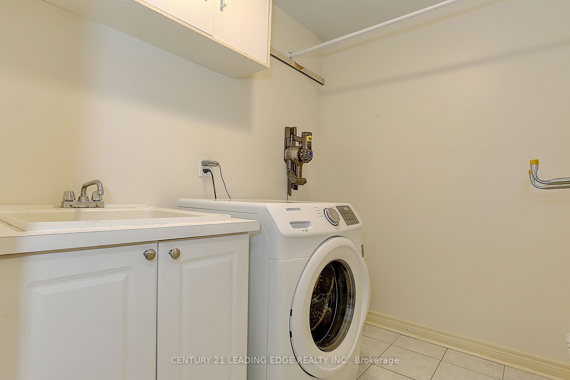 80 Futura Ave · Photo 10
