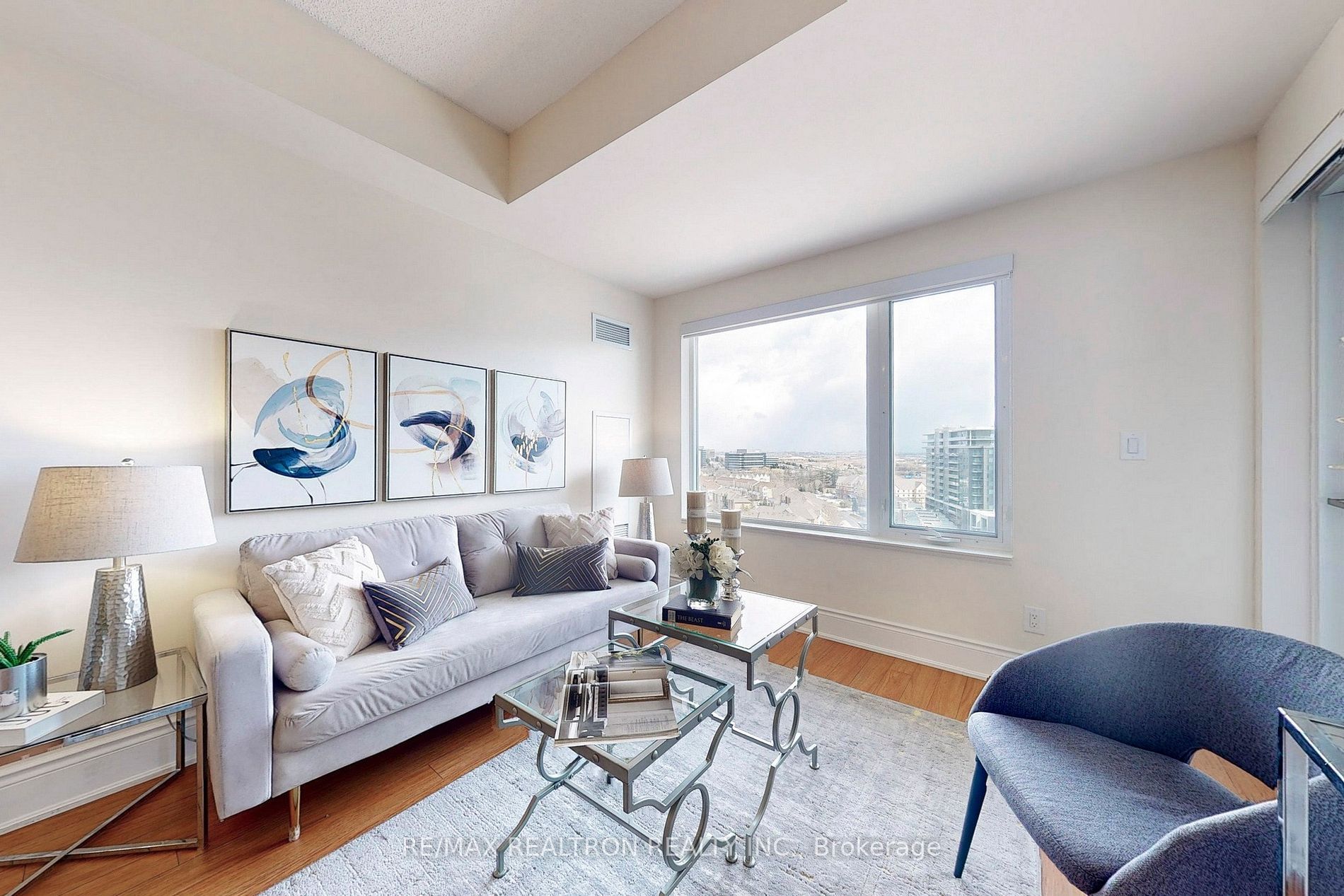 233 South Park Rd 1212 · Photo 4