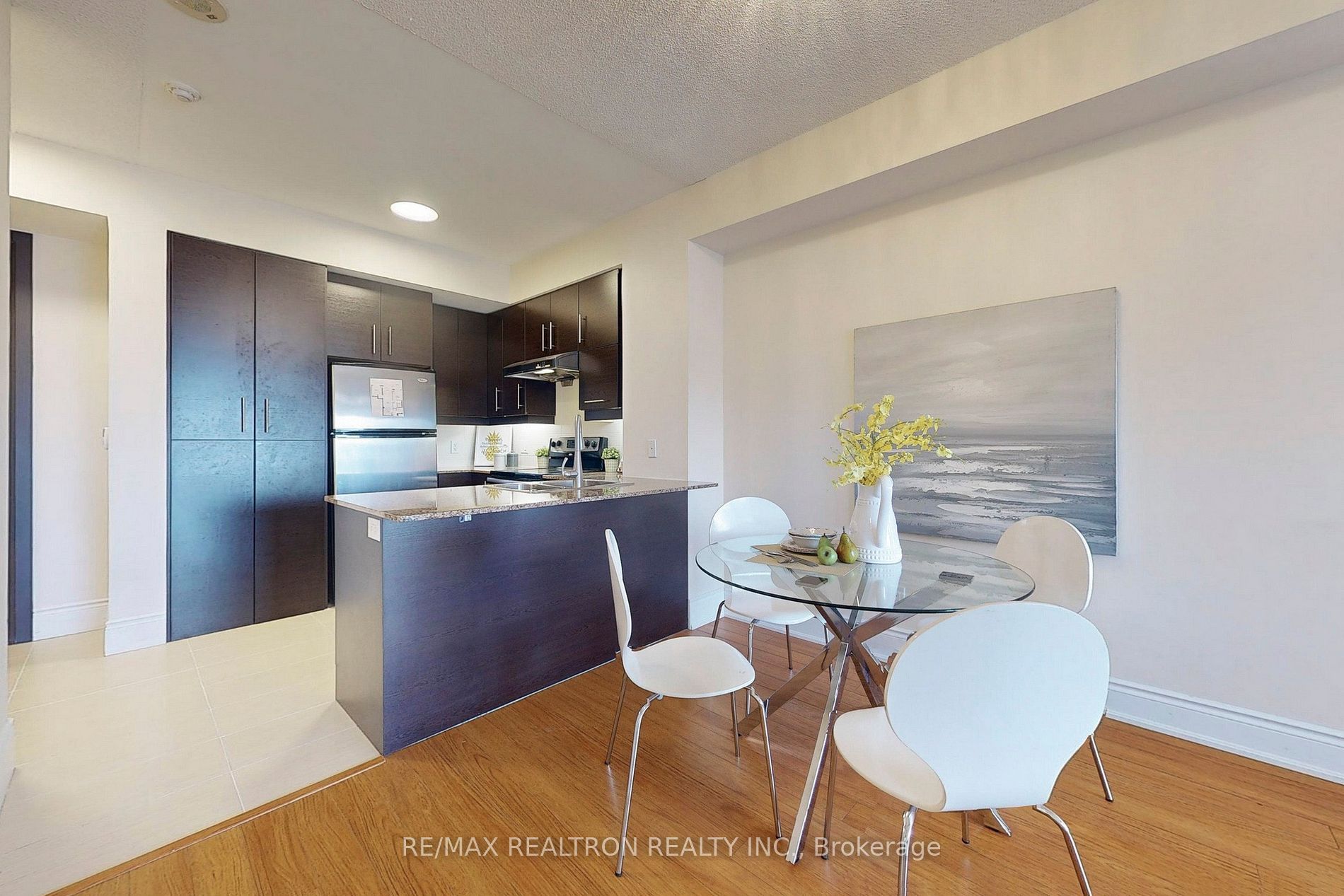 233 South Park Rd 1212 · Photo 5