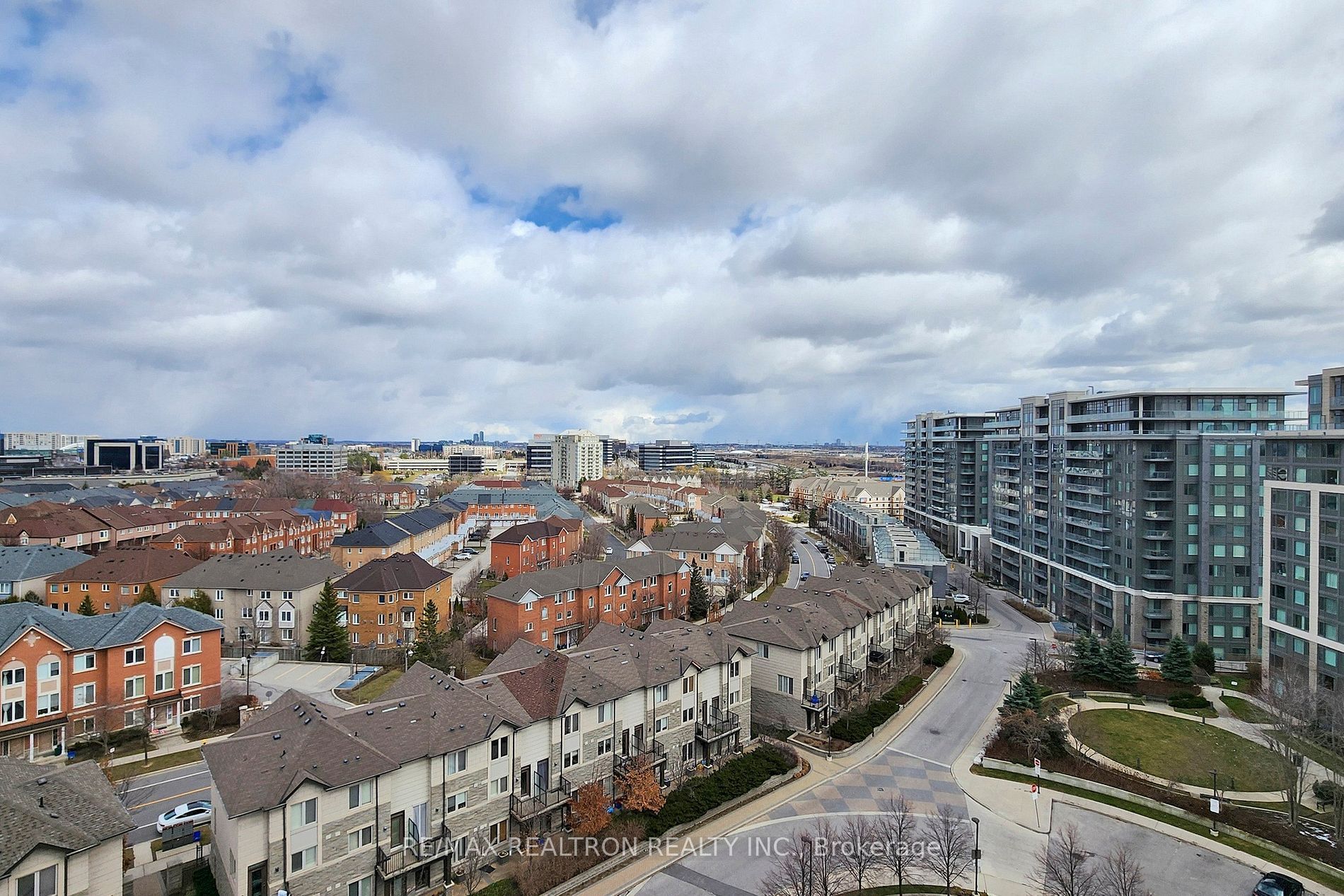 233 South Park Rd 1212 · Photo 6