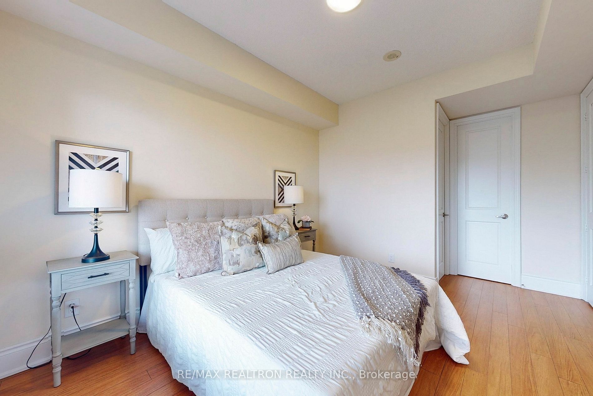 233 South Park Rd 1212 · Photo 7