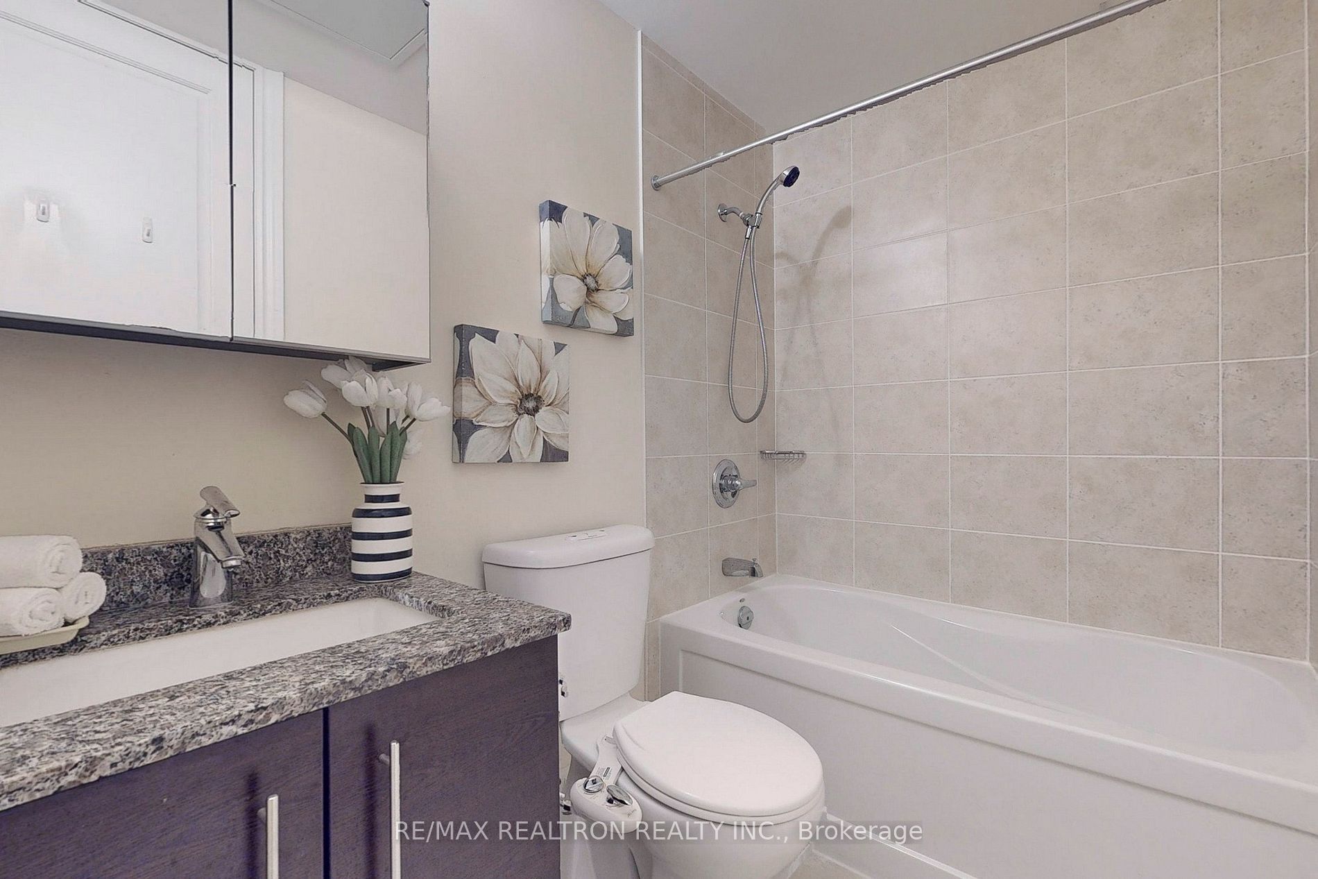 233 South Park Rd 1212 · Photo 8