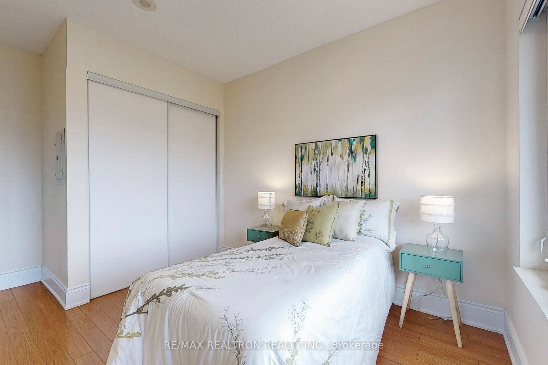 233 South Park Rd 1212 · Photo 9