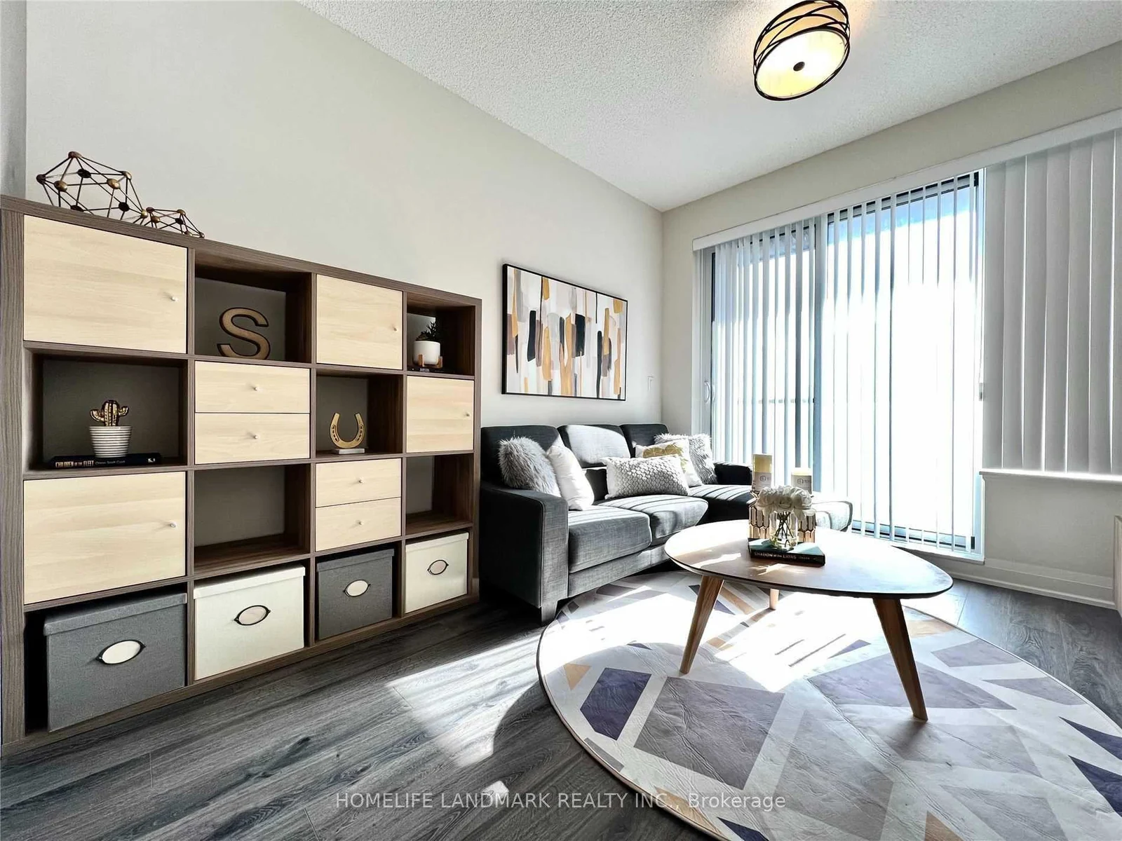Living area at 527–28 Uptown Drive